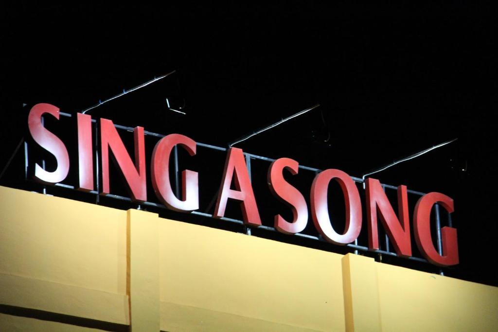 Hotel Sing A Song Pematang Siantar Buitenkant foto