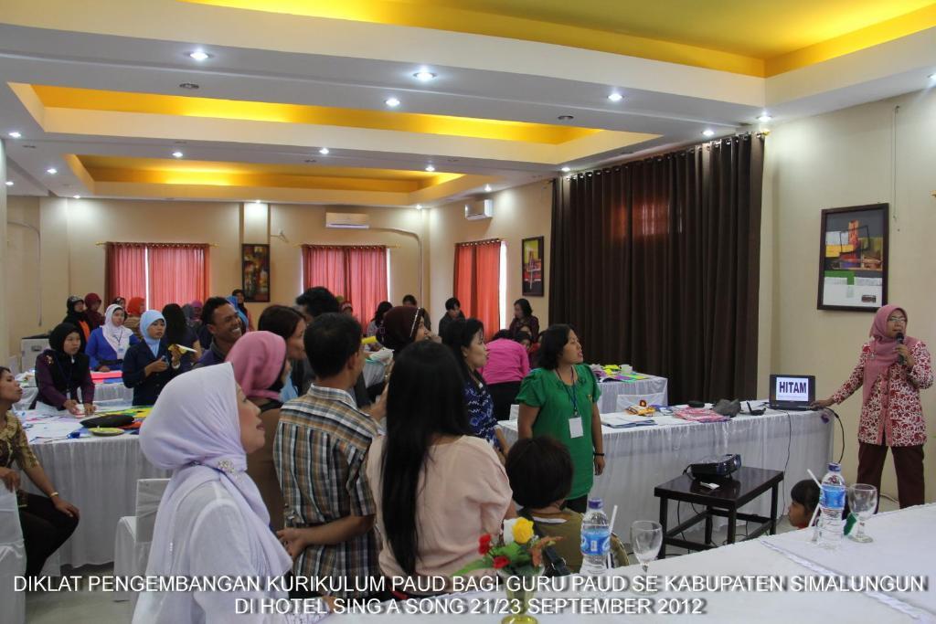 Hotel Sing A Song Pematang Siantar Buitenkant foto