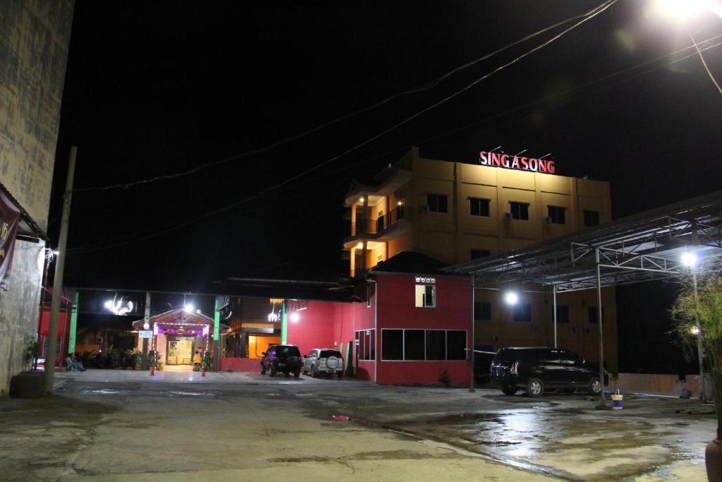 Hotel Sing A Song Pematang Siantar Buitenkant foto